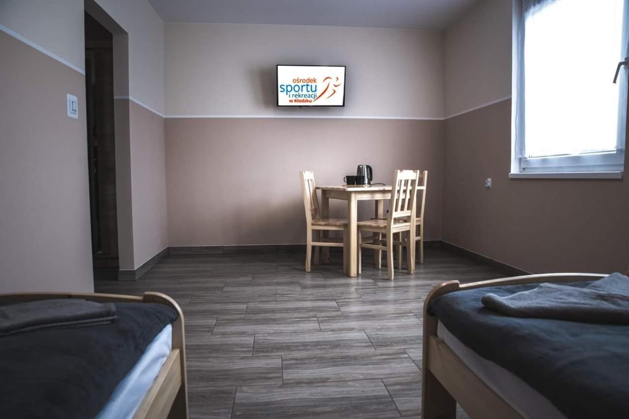 Dom Wycieczkowy "Na Stadionie" Hotel Kłodzko Eksteriør billede