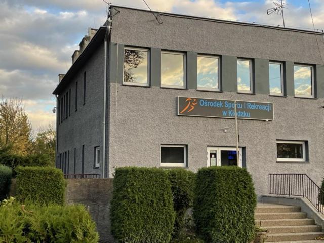 Dom Wycieczkowy "Na Stadionie" Hotel Kłodzko Eksteriør billede